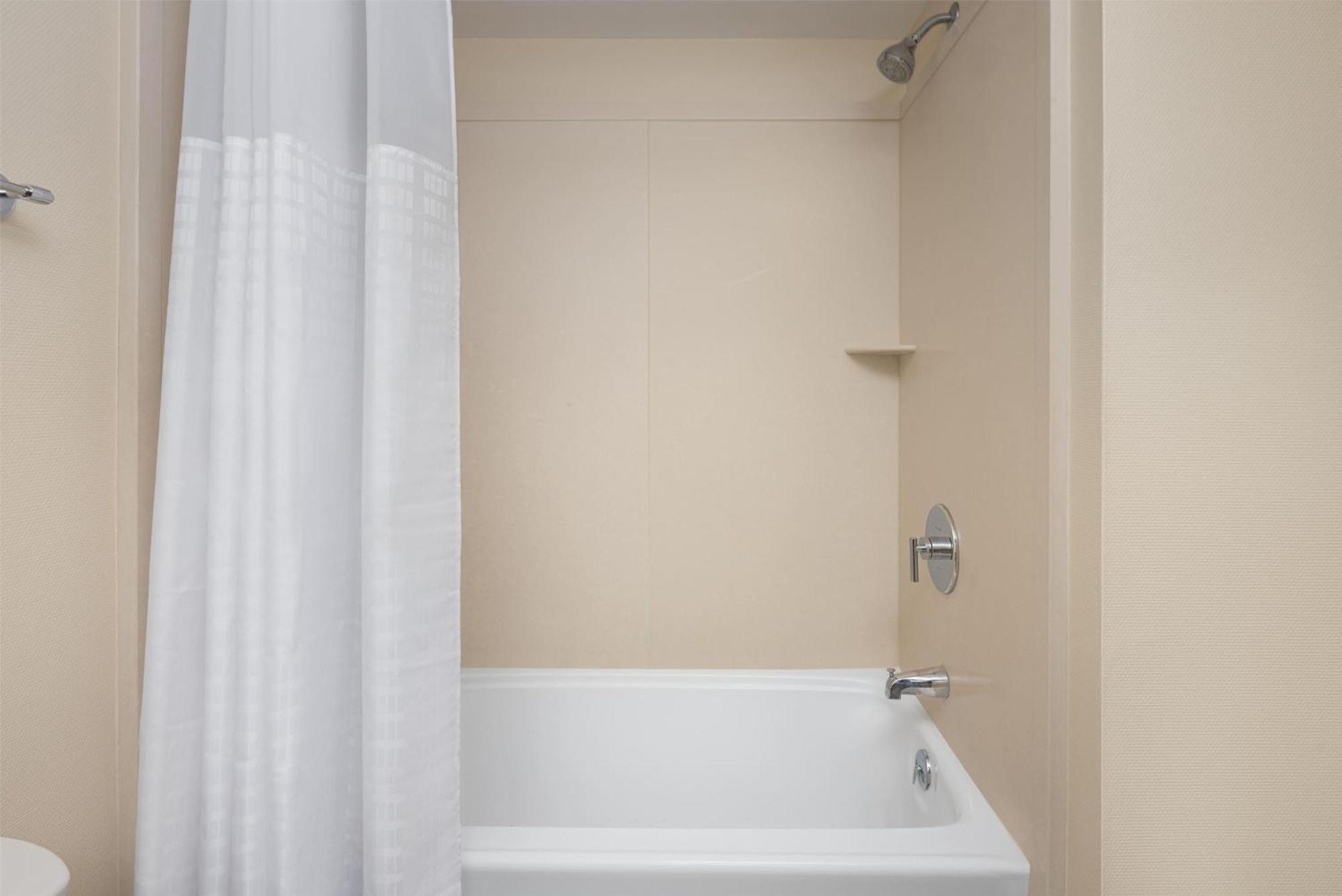 Ramada Plaza By Wyndham & Intl Drive - Newly Renovated! Orlando